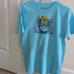 Gildan short sleeve t shirt. Size Large.